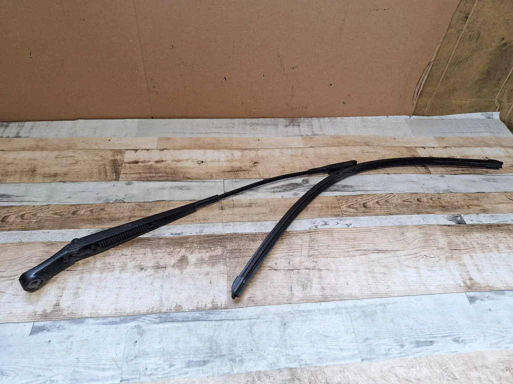 Front wiper blade arm – Opel Zafira B (2005-2014)