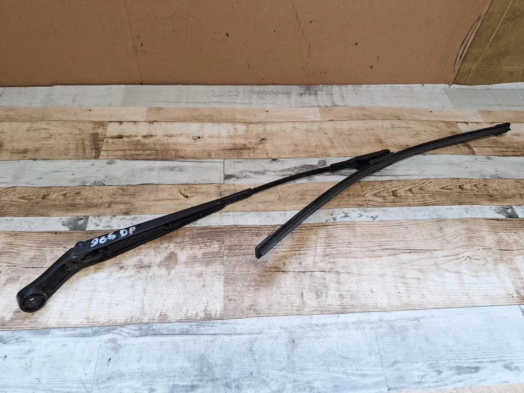 Front wiper blade arm – Opel Zafira B (2005-2014)