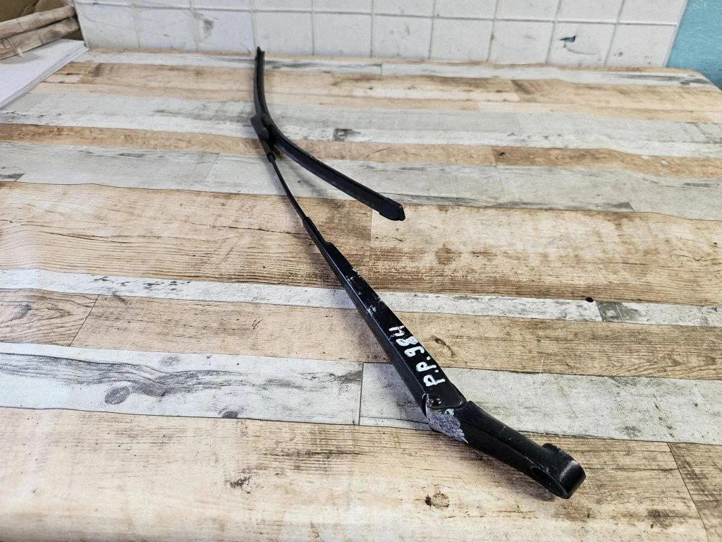 Front wiper blade arm – Opel Zafira B (2005-2014)
