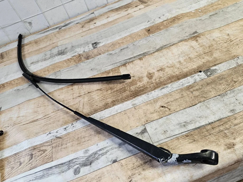 Front wiper blade arm – Opel Zafira B (2005-2014)