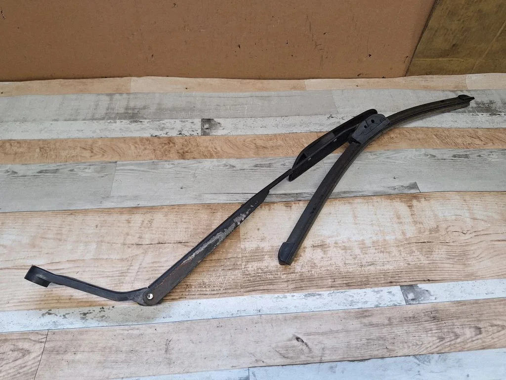Front wiper blade arm – front left