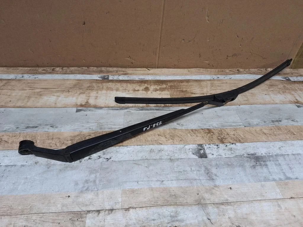 Front wiper blade arm – front left