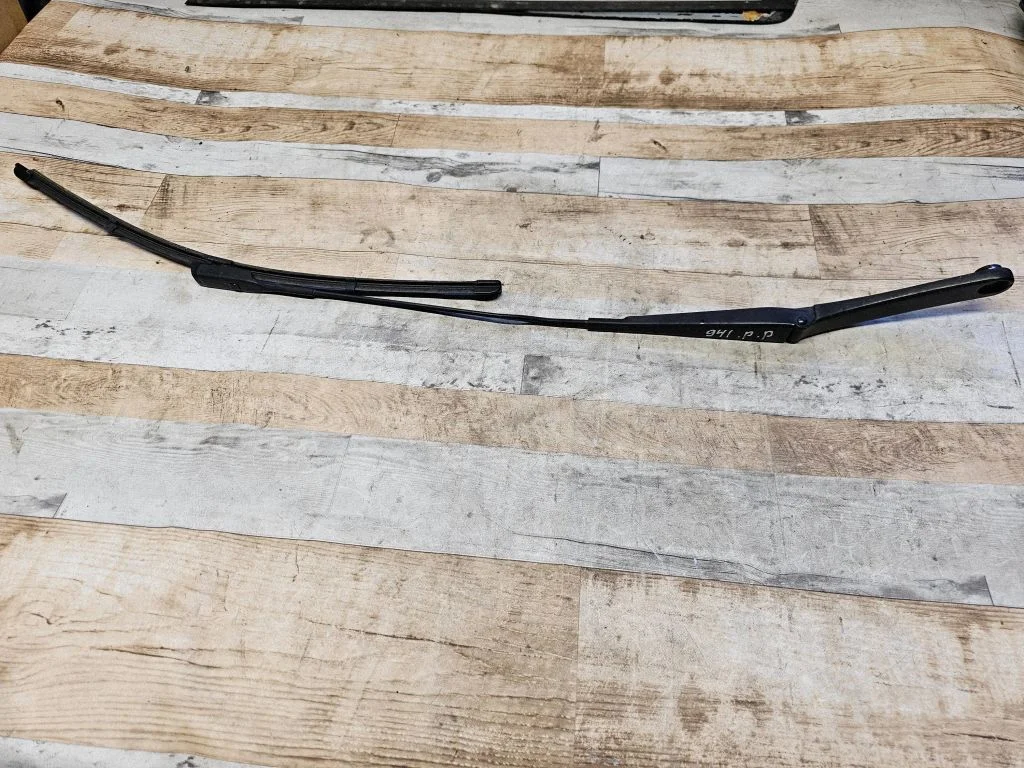 Front wiper blade arm 8T1955408A
