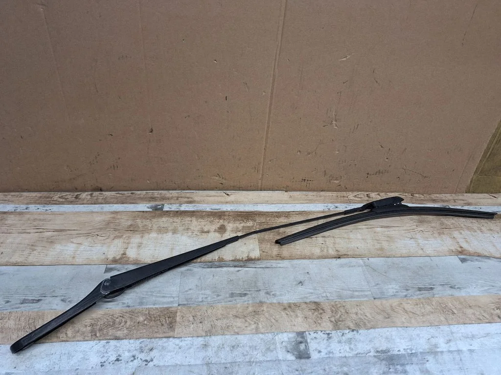 Front wiper blade arm 31253997
