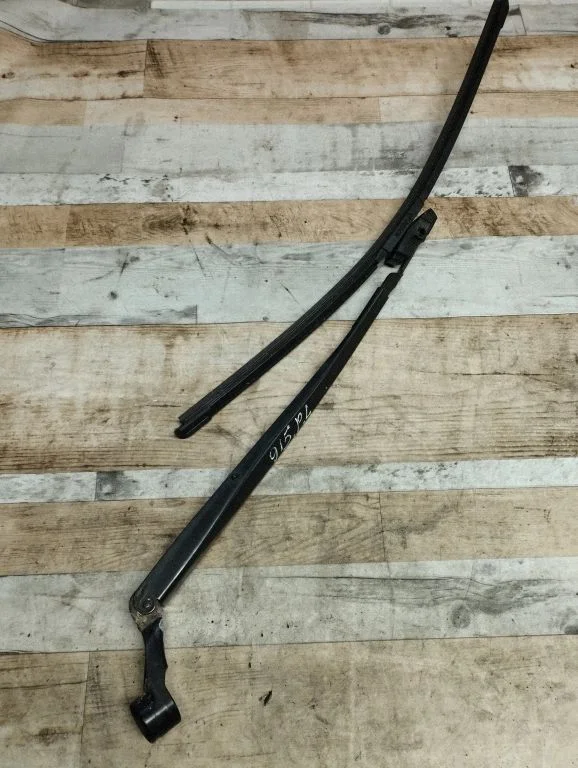 Front wiper blade arm – front left