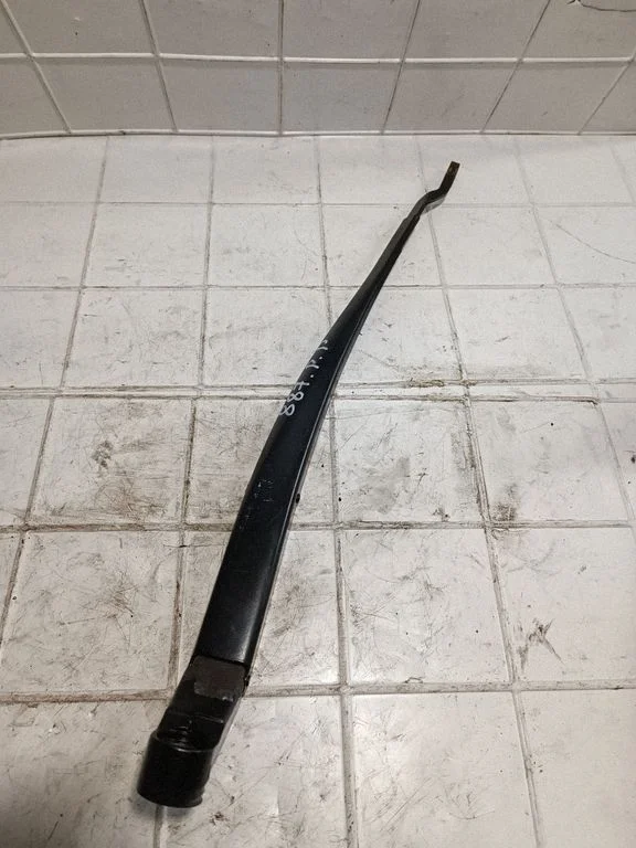 Front wiper blade arm – front right