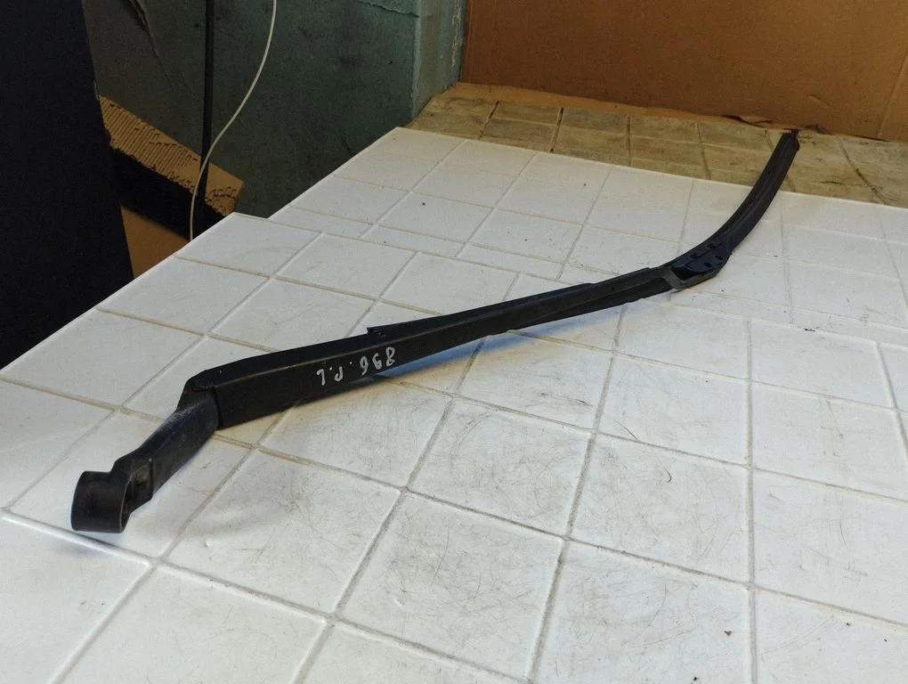 Front wiper blade arm – front left