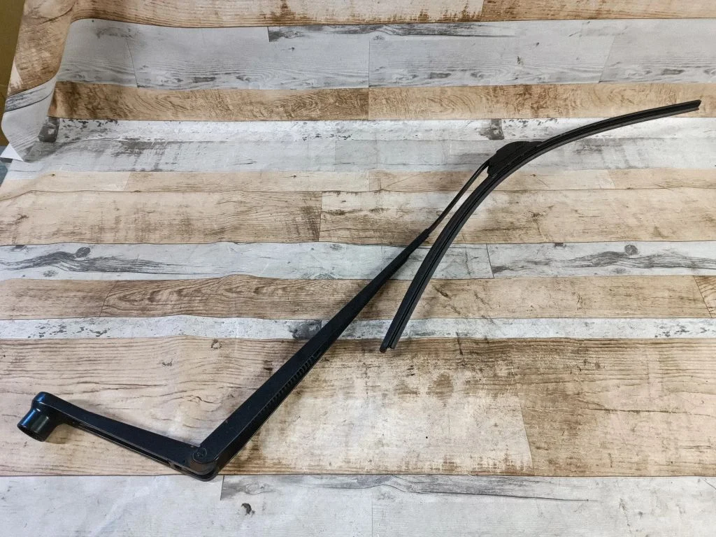 Front wiper blade arm – front right