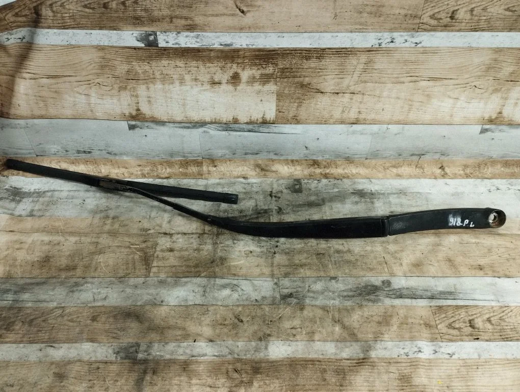 Front wiper blade arm – front left