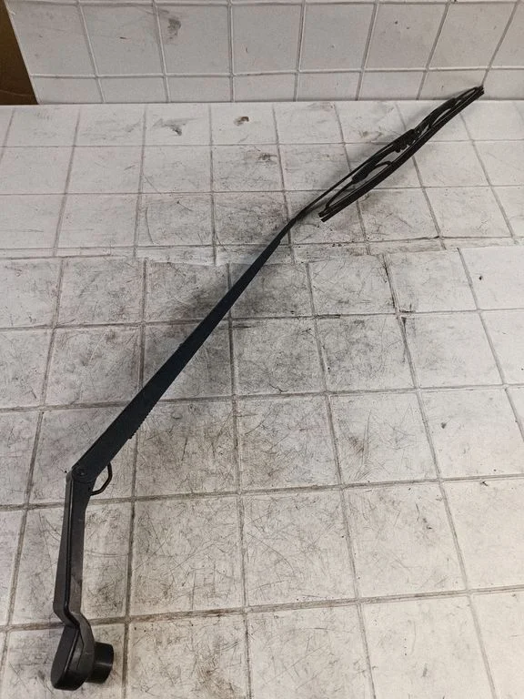 Front wiper blade arm – Mazda 5 (2005-2010)