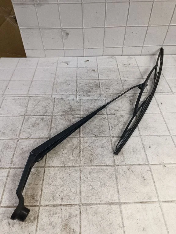 Front wiper blade arm – Mazda 5 (2005-2010)
