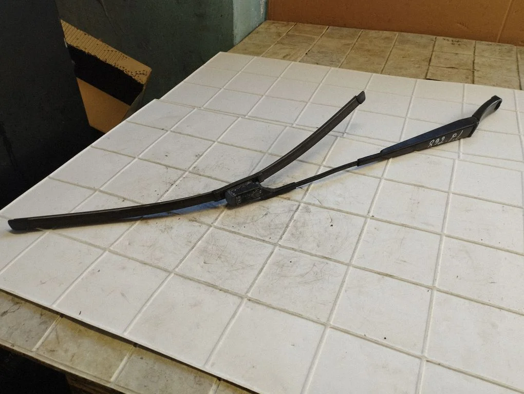 Front wiper blade arm – Volkswagen Tiguan (2007-2016)