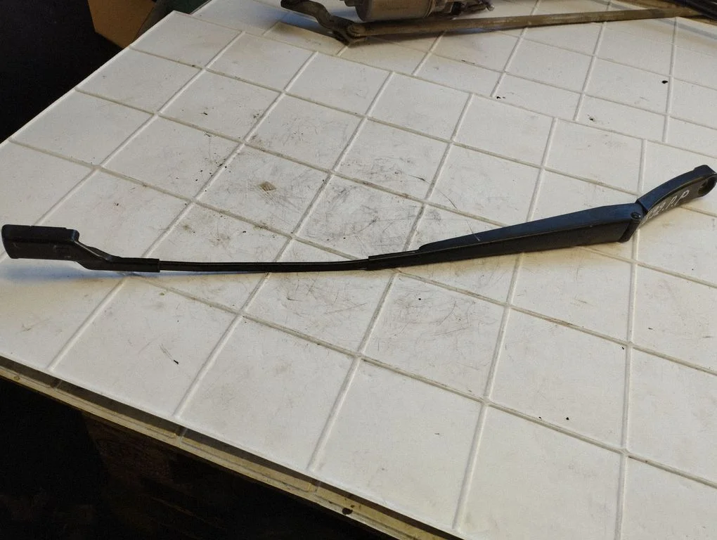 Front wiper blade arm – Volkswagen Tiguan (2007-2016)
