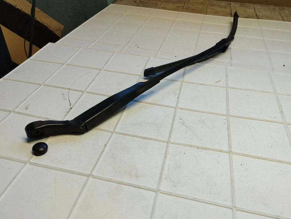 Front wiper blade arm – Volkswagen Passat B5.5 (2001-2005)