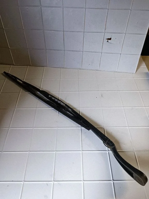 Front wiper blade arm 166355