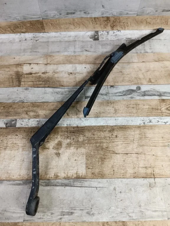 Front wiper blade arm – front left