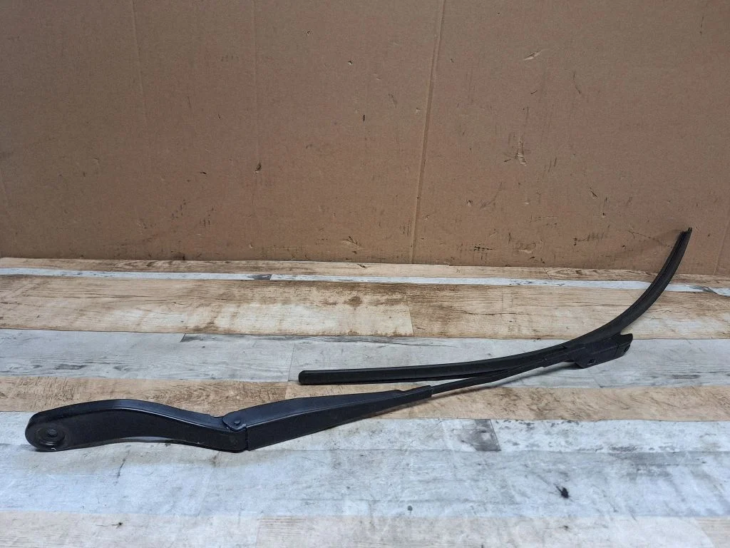 Front wiper blade arm 31253996