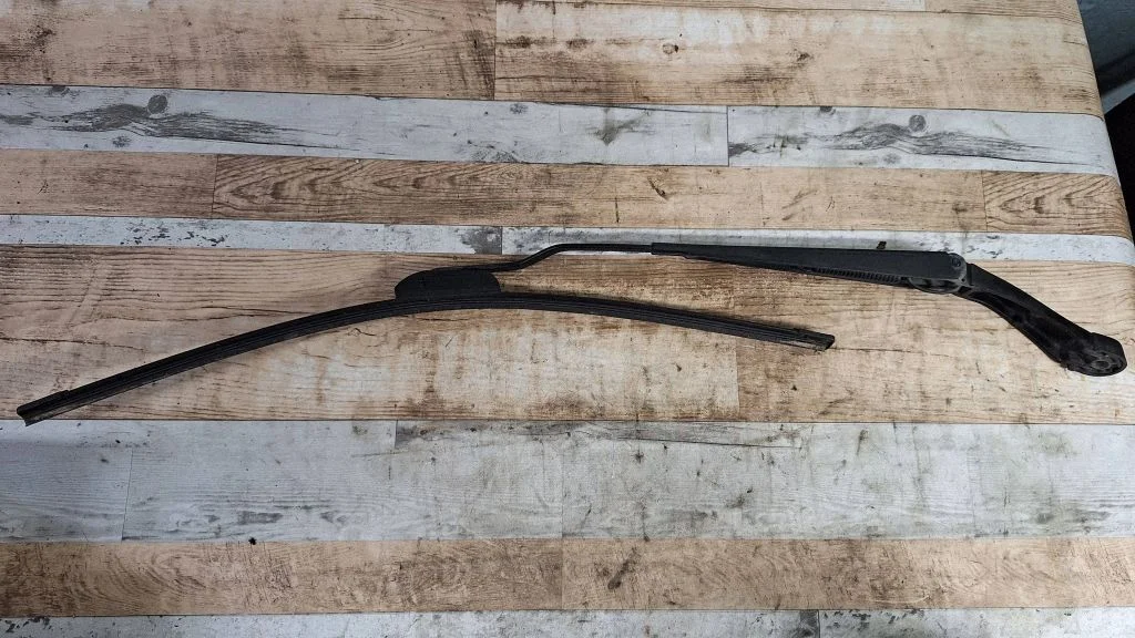 Front wiper blade arm AL231