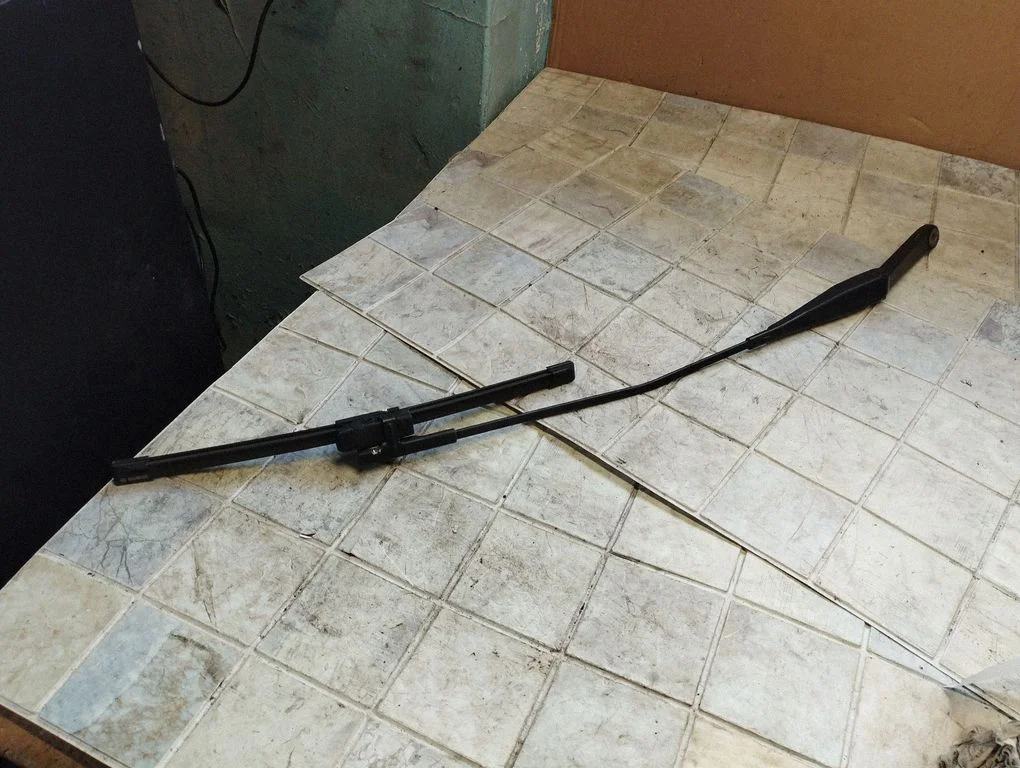 Front wiper blade arm – Ford Focus C-MAX (2003-2010)
