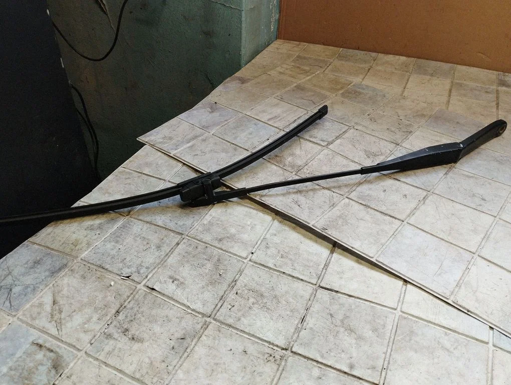 Front wiper blade arm – Ford Focus C-MAX (2003-2010)