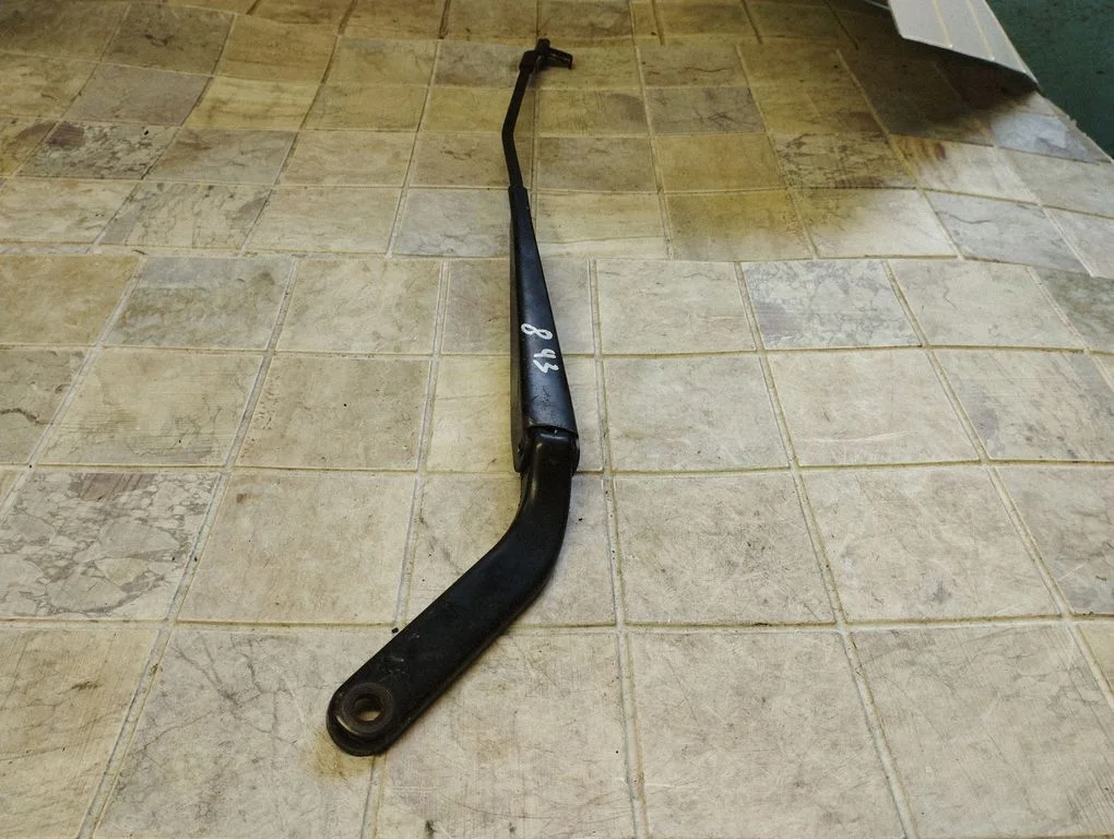 Front wiper blade arm 61617