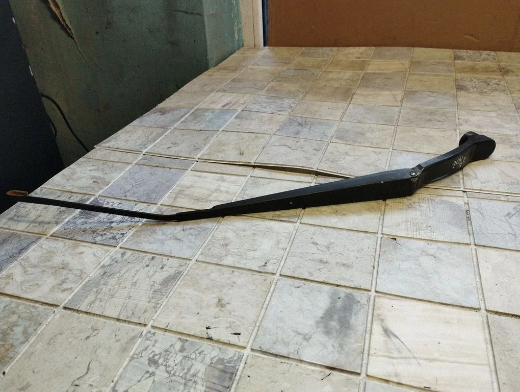 Front wiper blade arm – Subaru Outback (2009-2014)