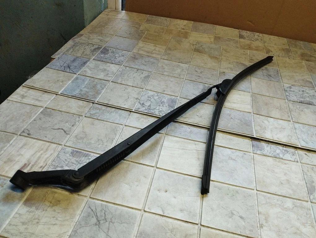 Front wiper blade arm – Toyota Auris 150 (2006-2012)