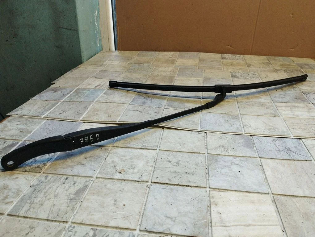 Front wiper blade arm A2218200344