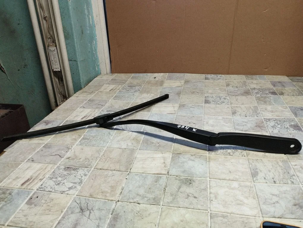 Front wiper blade arm 61617182459