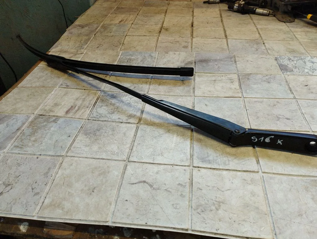 Front wiper blade arm 4G1955407C