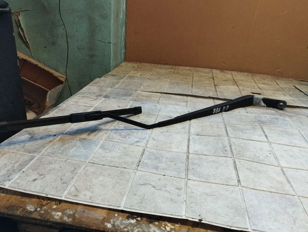 Front wiper blade arm – Toyota Corolla Verso AR10 (2004-2009)