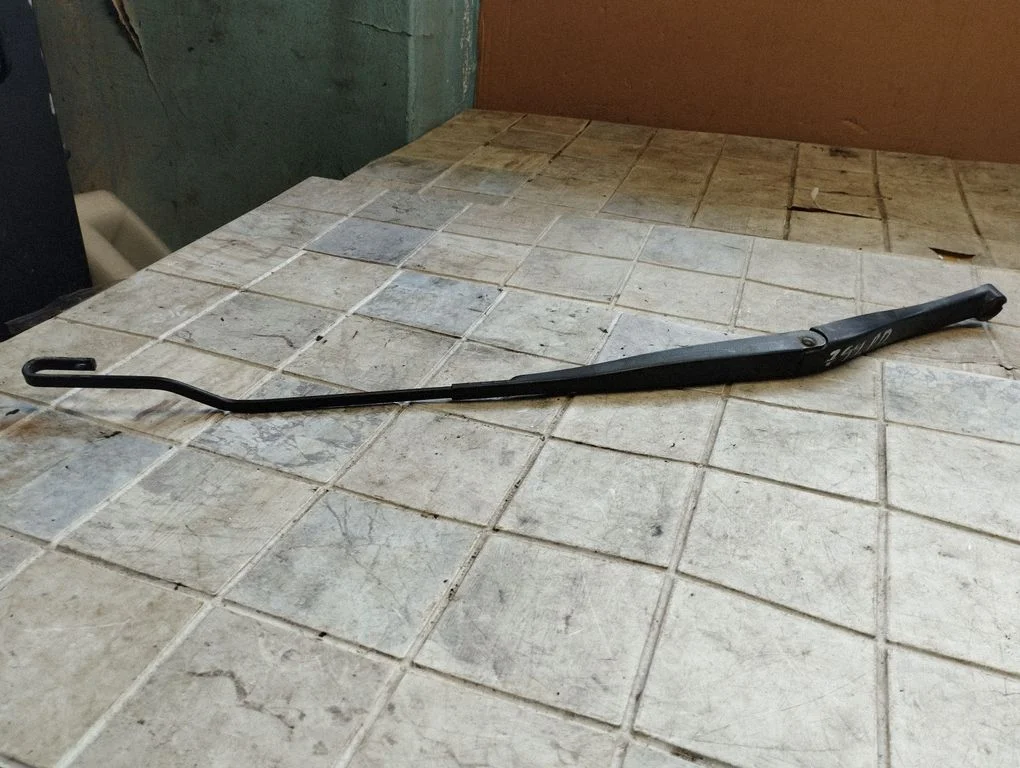 Front wiper blade arm – Opel Vectra C (2002-2005)