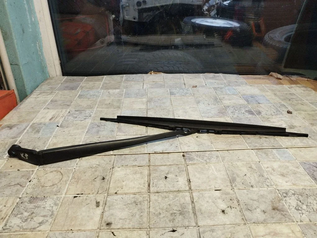 Front wiper blade arm 3451979