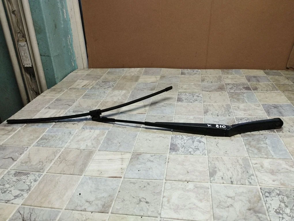 Front wiper blade arm 1Z1955409
