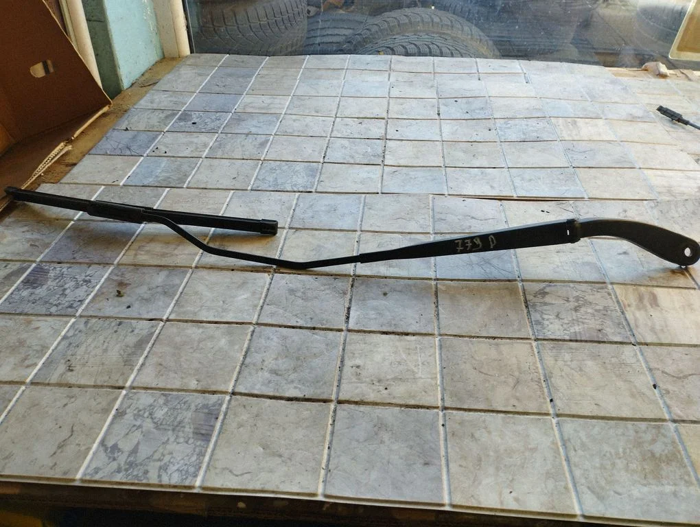 Front wiper blade arm – Renault Megane II (2006-2008)