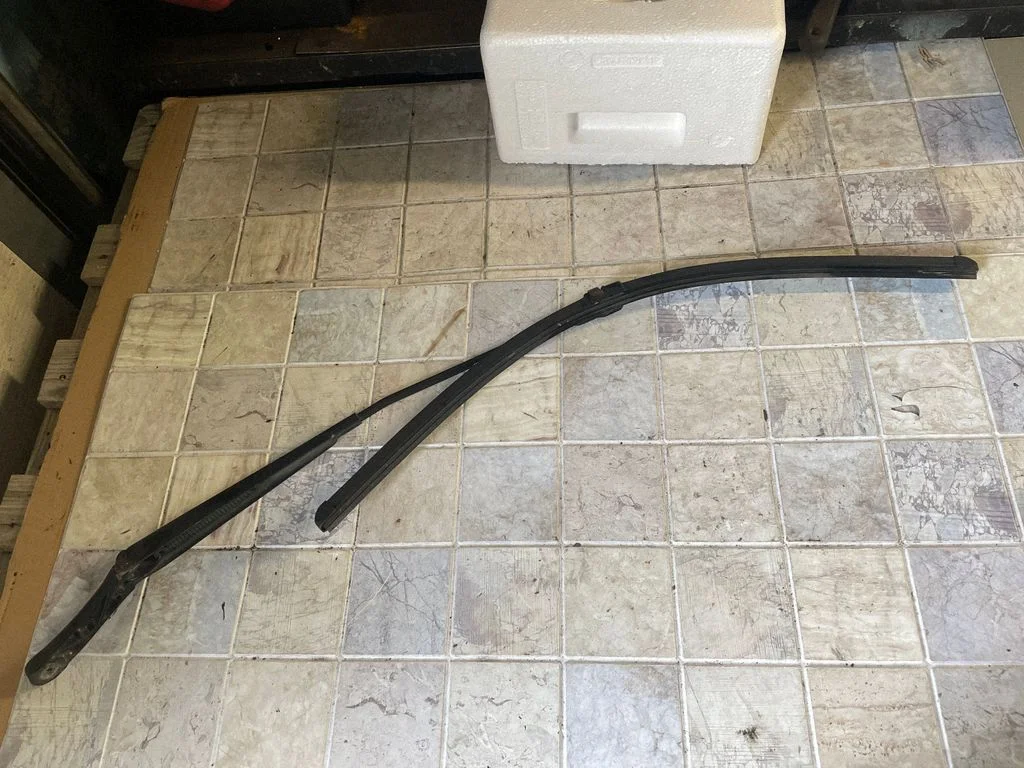 Front wiper blade arm 1T0955409A