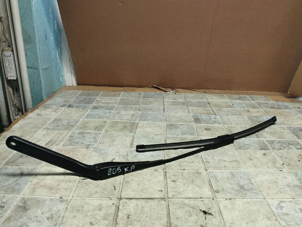Ramię wycieraczki przedniej – BMW Seria 1 E81 E87 (2004-2011)