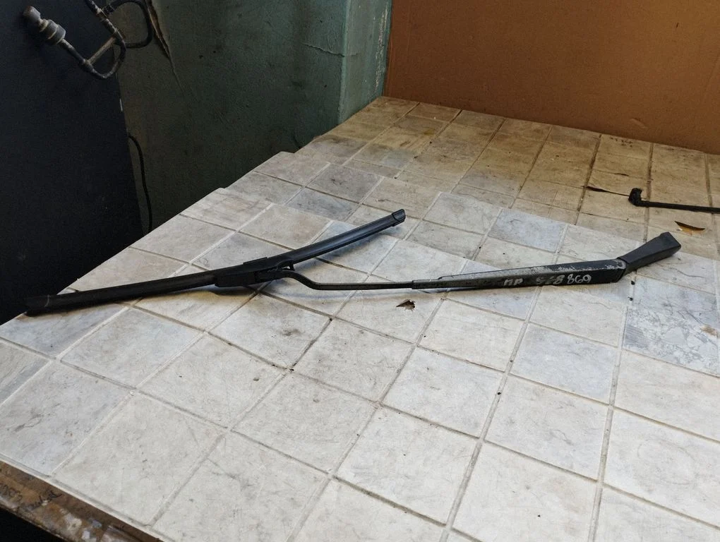 Front wiper blade arm – Ford Focus C-MAX (2003-2010)