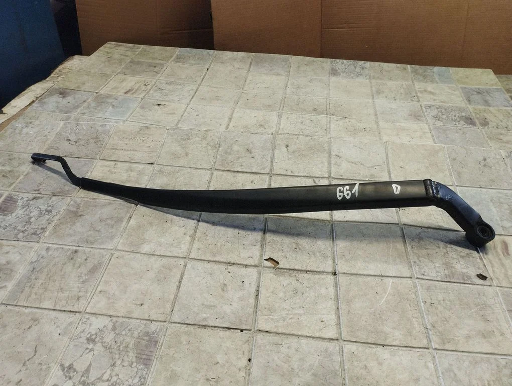 Front wiper blade arm – Toyota Yaris (2006-2011)