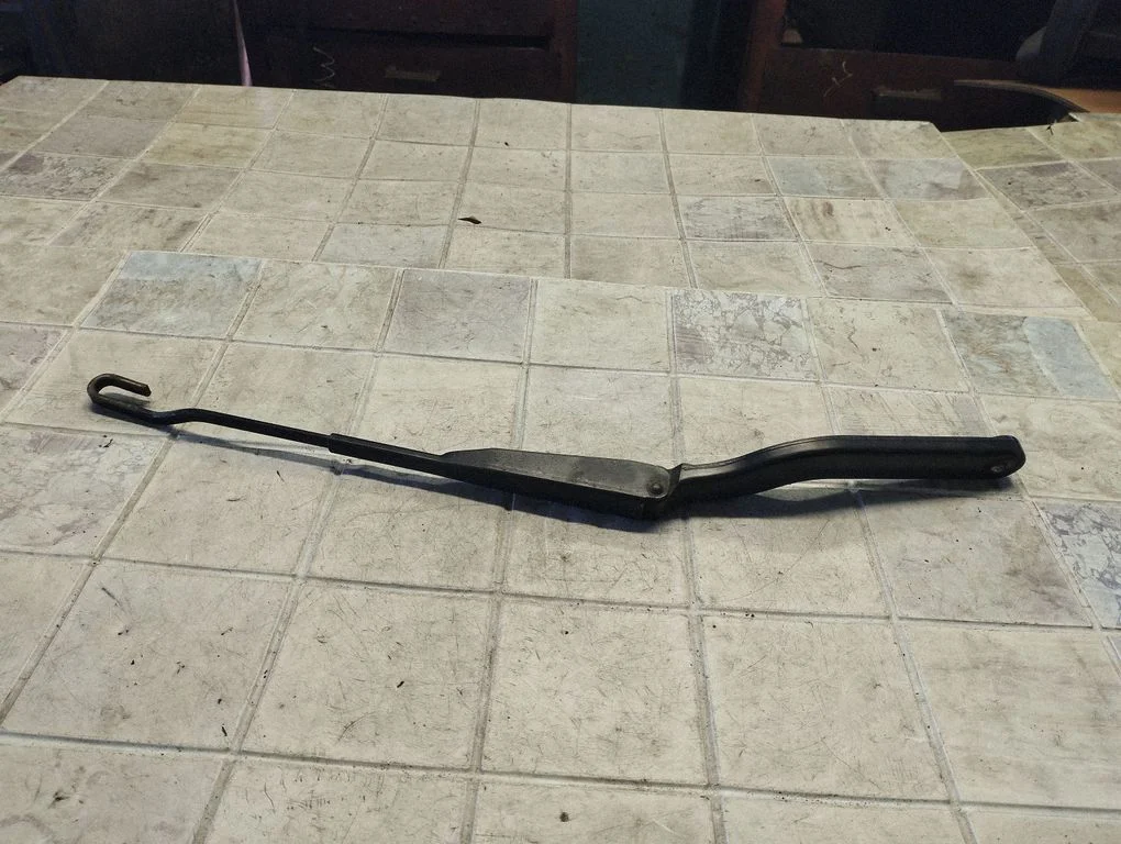 Front wiper blade arm 56671838