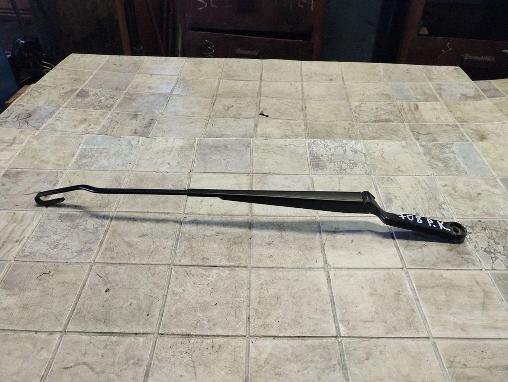 Front wiper blade arm – Volkswagen Golf IV (1998-2005)