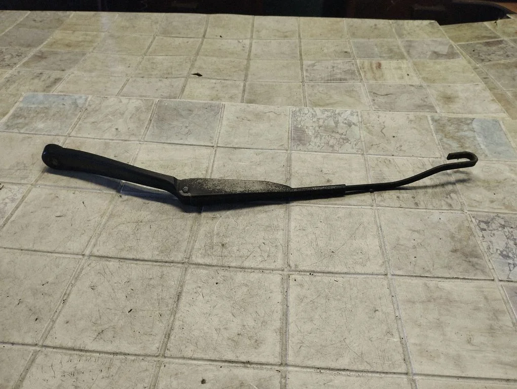 Front wiper blade arm 56671818