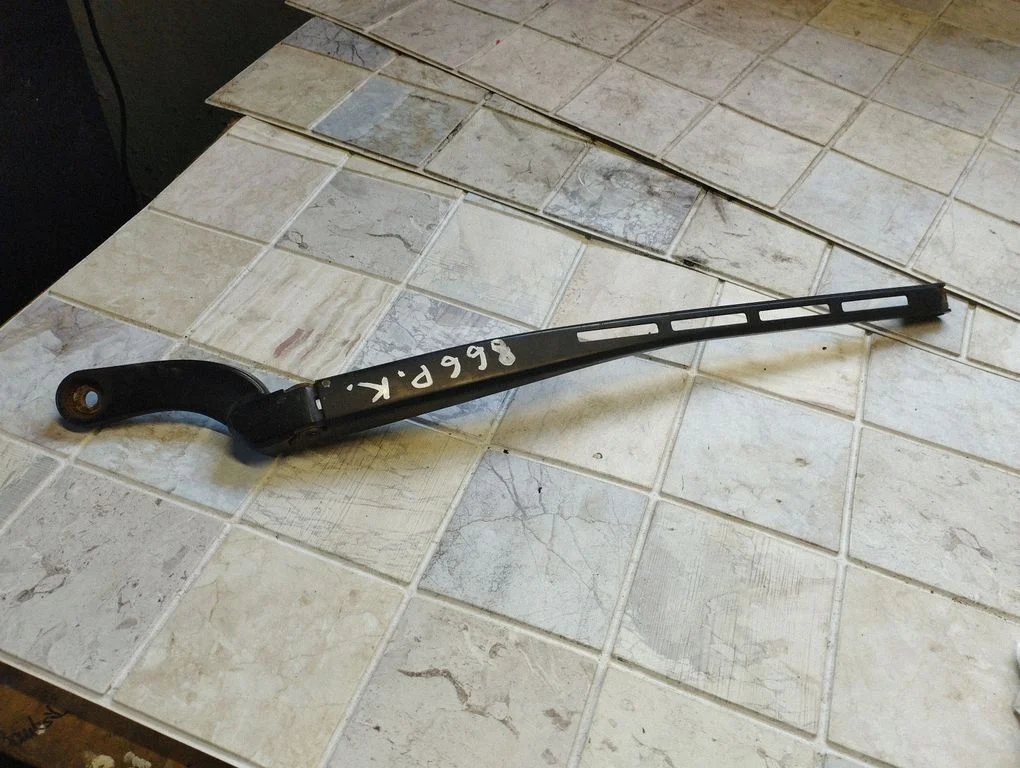 Front wiper blade arm 4B1955407D