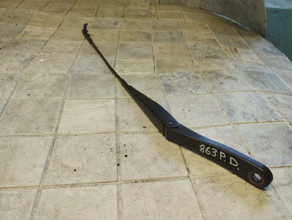 Front wiper blade arm 13111220LH