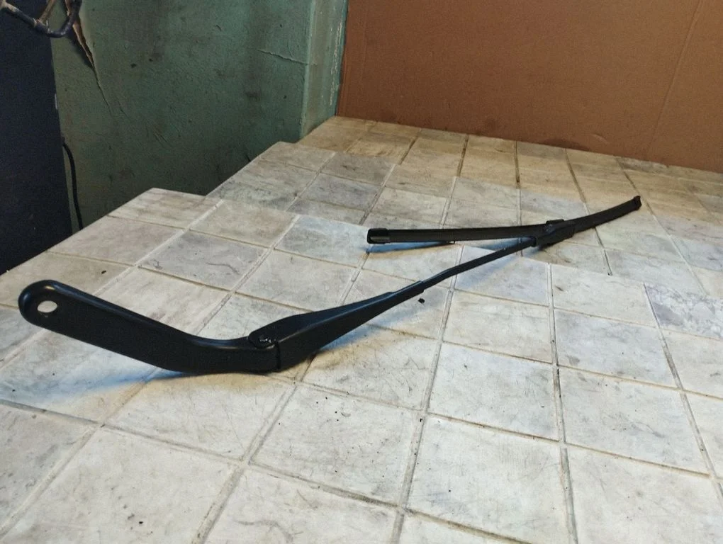 Front wiper blade arm 61617169972