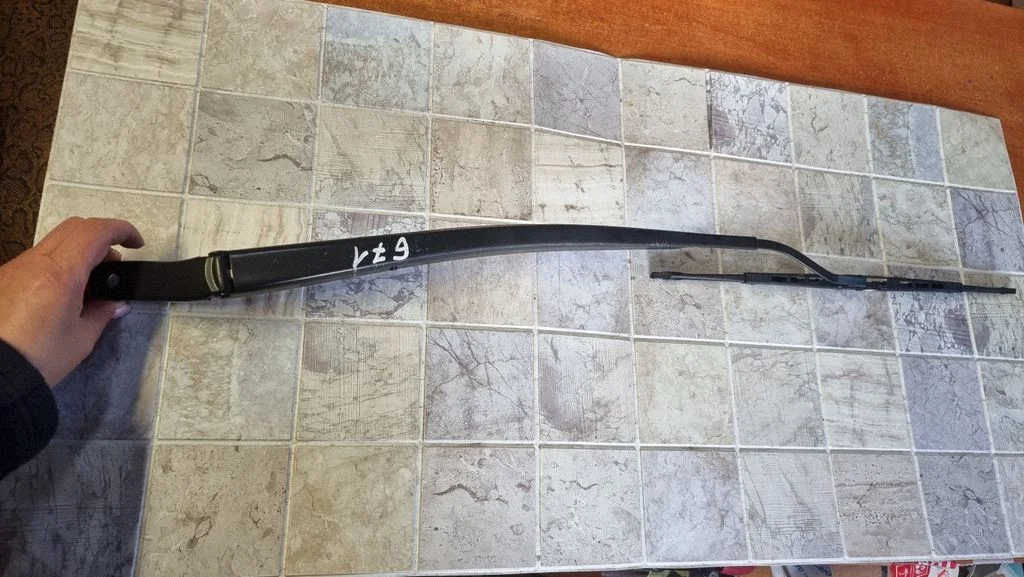 Front wiper blade arm – Toyota RAV 4 (XA30) (2006-2016)