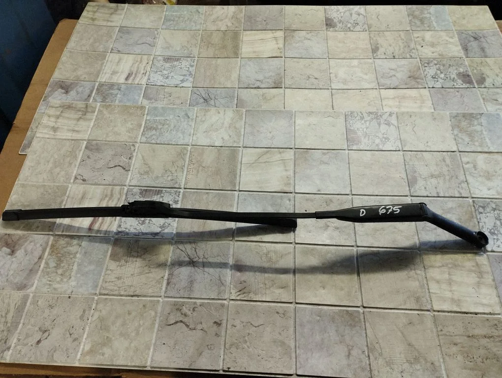 Front wiper blade arm – Opel Vectra B (1996-2002)
