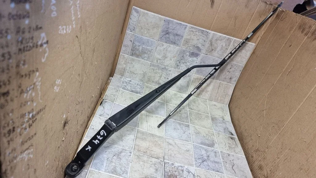 Front wiper blade arm – Mazda 5 (2005-2010)