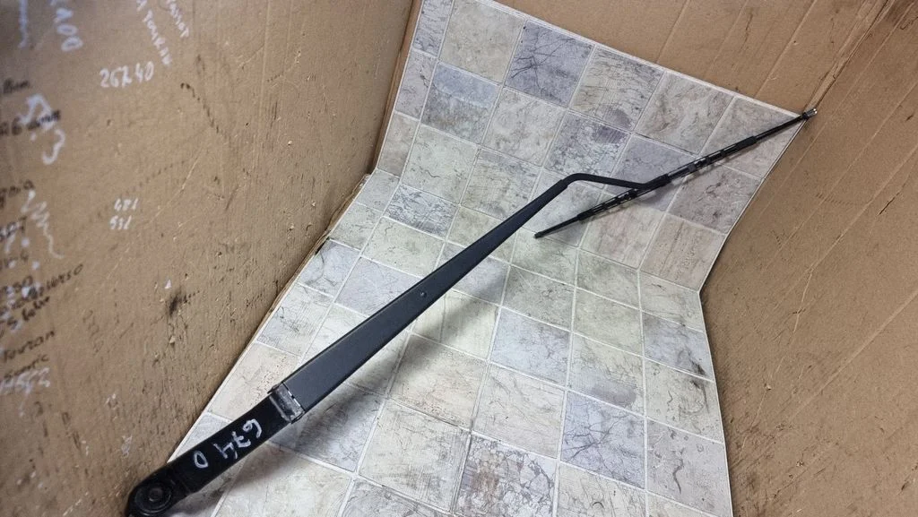 Front wiper blade arm – Mazda 5 (2005-2010)