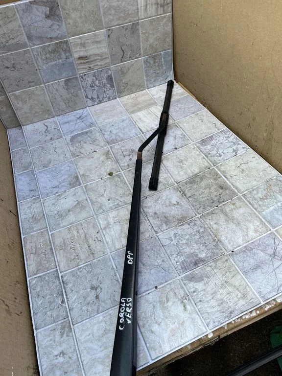 Front wiper blade arm – Toyota Corolla Verso AR10 (2004-2009)
